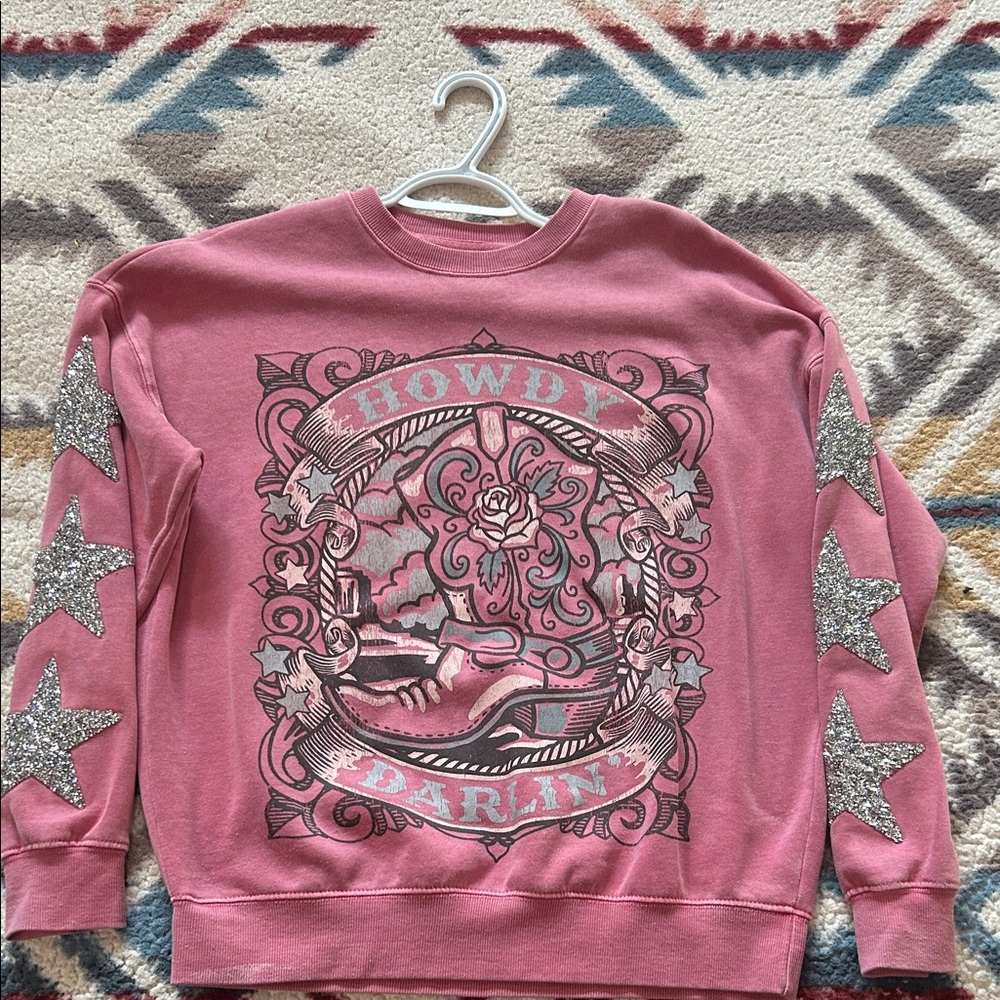 Howdy Graphic Pink Sweatshirt with Star Accents